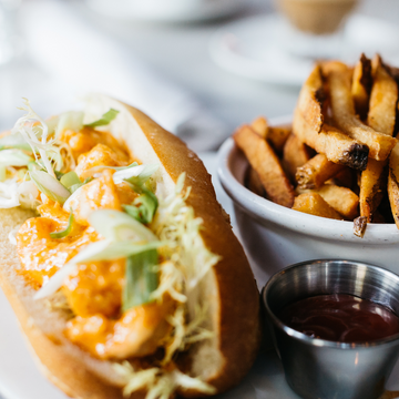 Lobster roll & Chips, Sauce